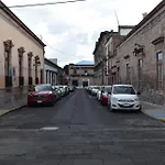 El Suburbio - Serapio Rendon