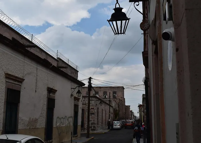 El Suburbio - Serapio Rendon