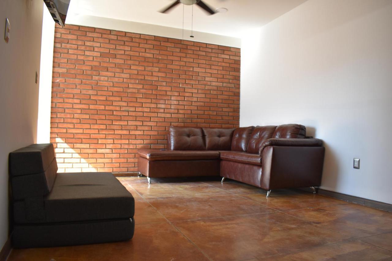 El Suburbio - Serapio Rendon Guest house