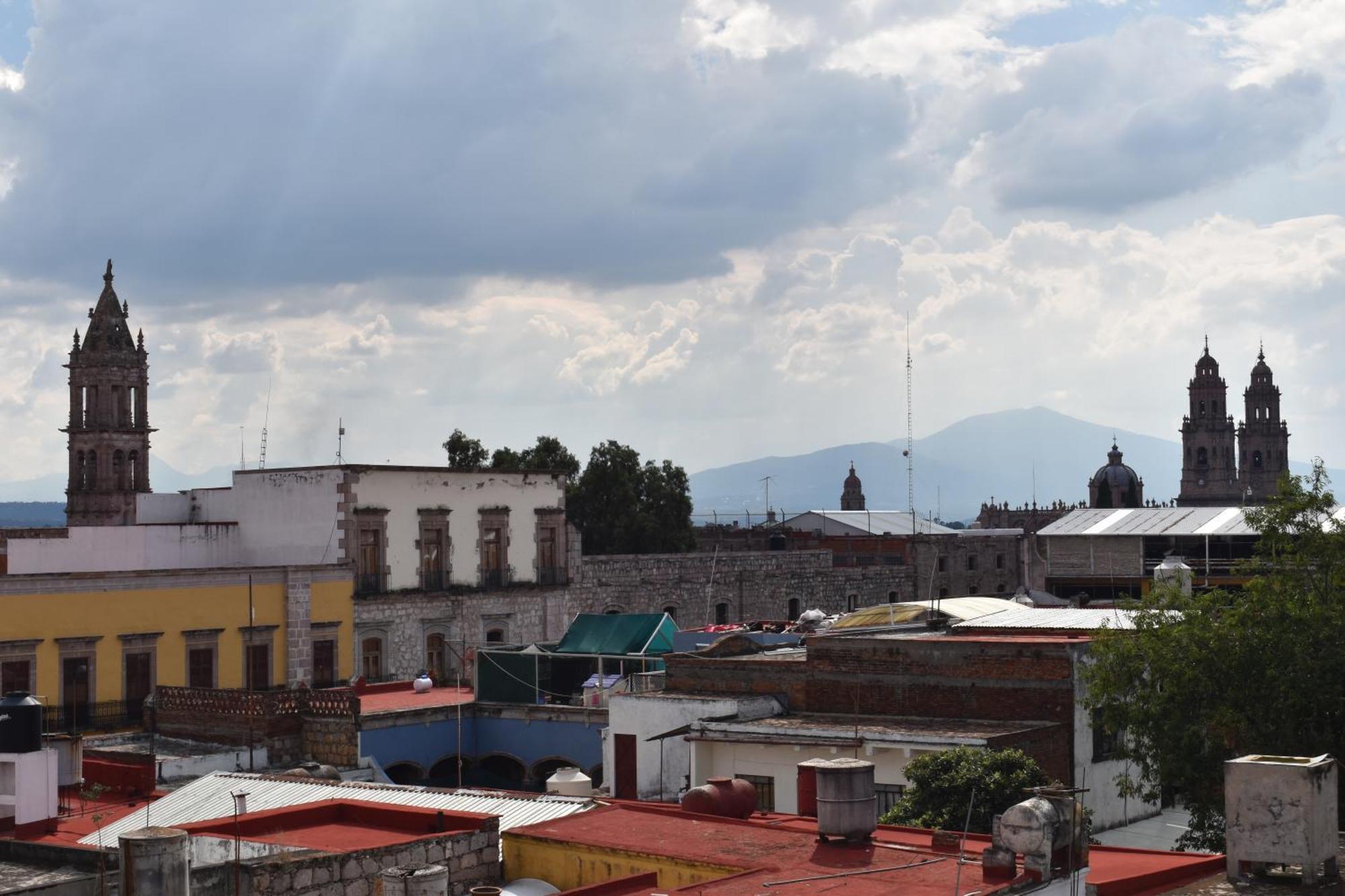 El Suburbio - Serapio Rendon Guest house