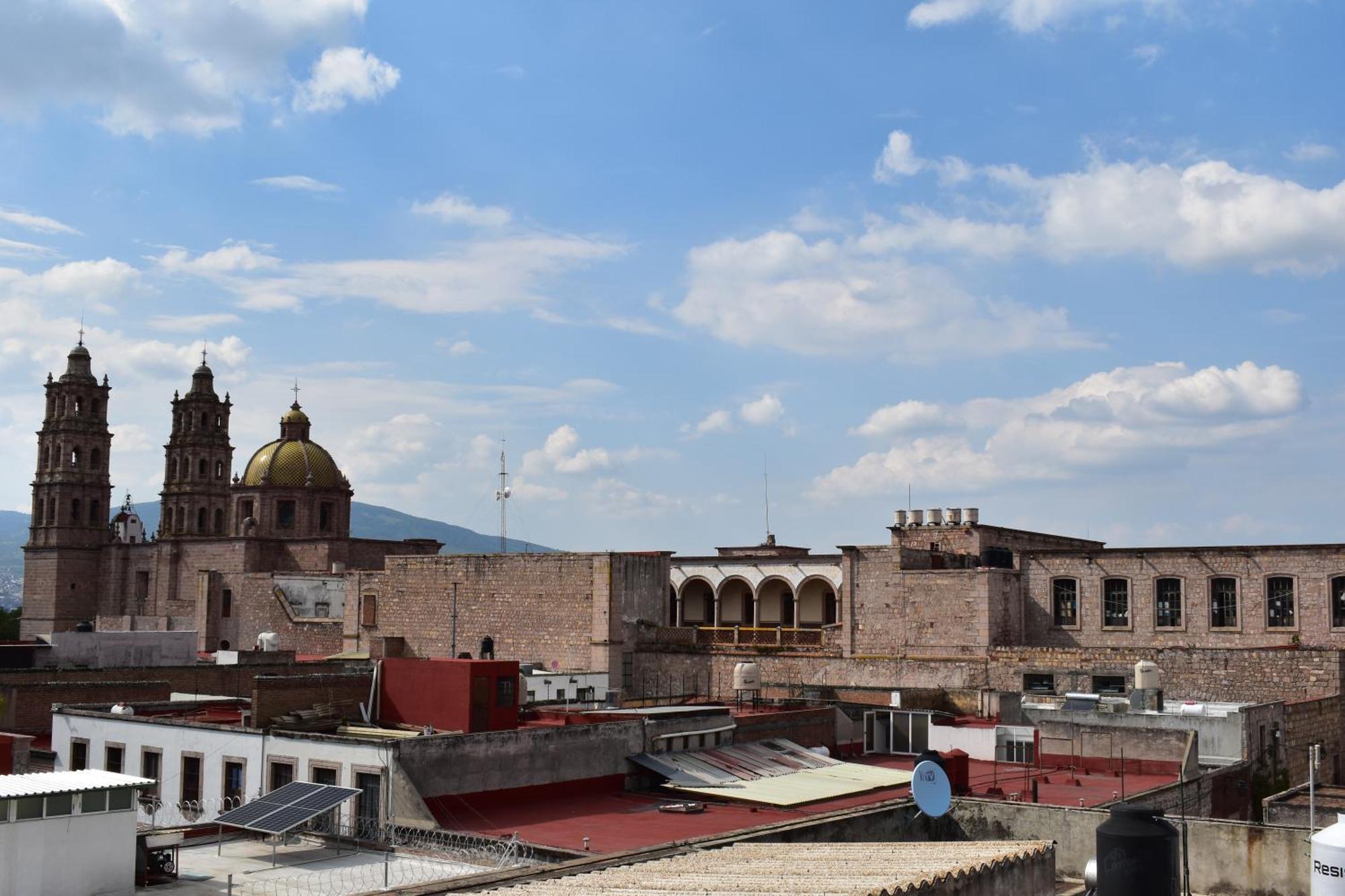 El Suburbio - Serapio Rendon Guest house