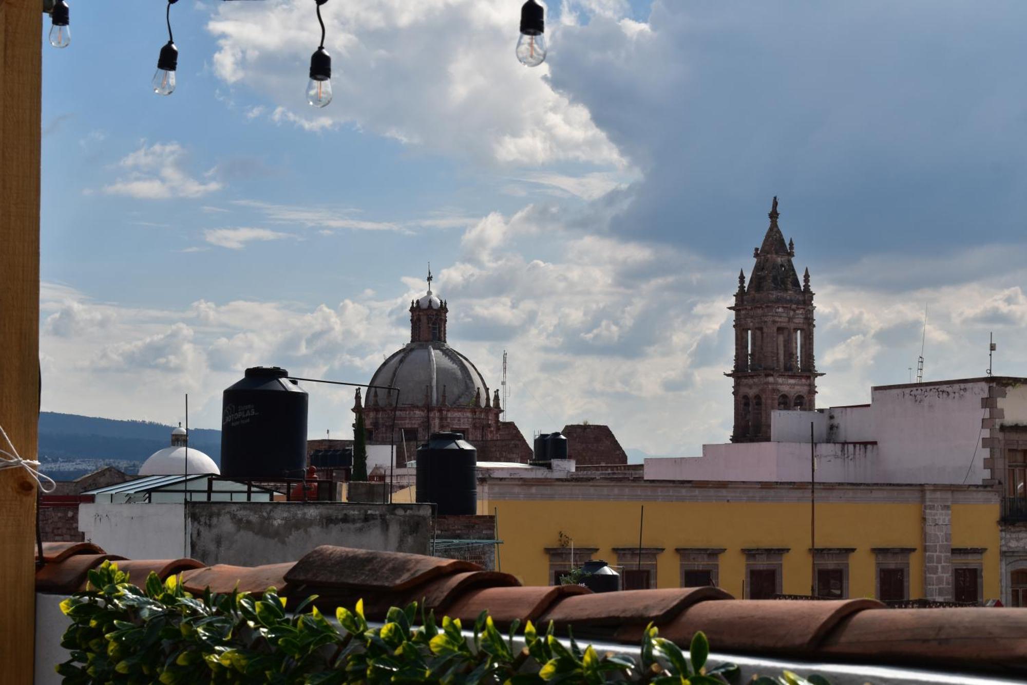 El Suburbio - Serapio Rendon *